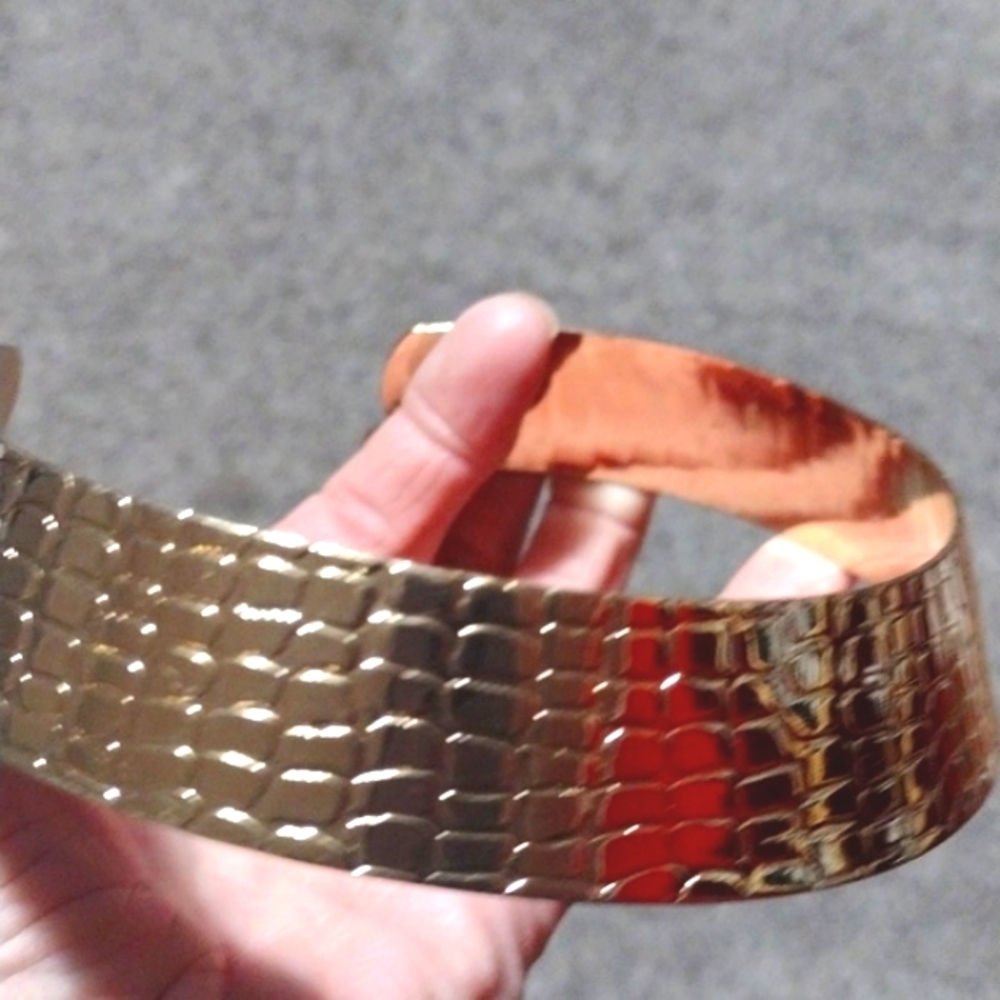 LARGE GOLD-TONE TORQUE HAMMERED-STYLE COLLAR ADJUSTABLE 14- 18.5" NECKLACE - Picture 2 of 11